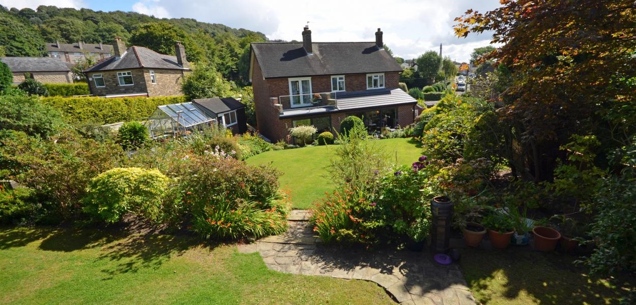 LqEBV9ViBUCMhOTonbPKlw Charnock Bates